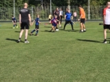 Laatste training S.K.N.W.K. JO8-1 (partijtje tegen de ouders) van maandag 2 juni 2025 (58/123)